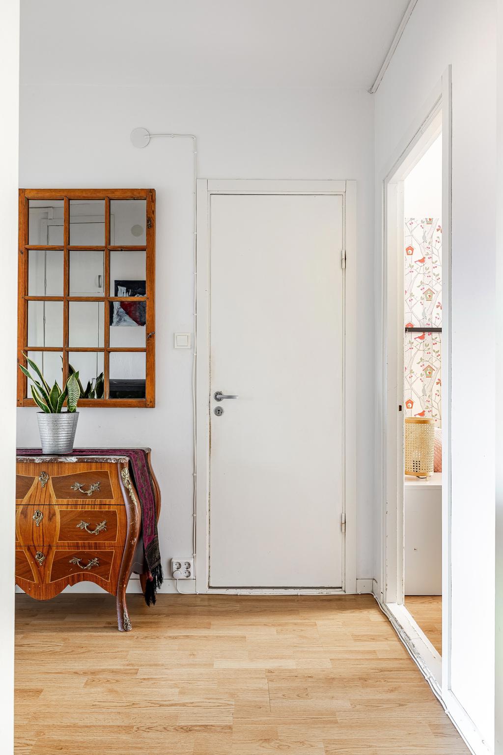 I den ire hallen finns en klädkammare