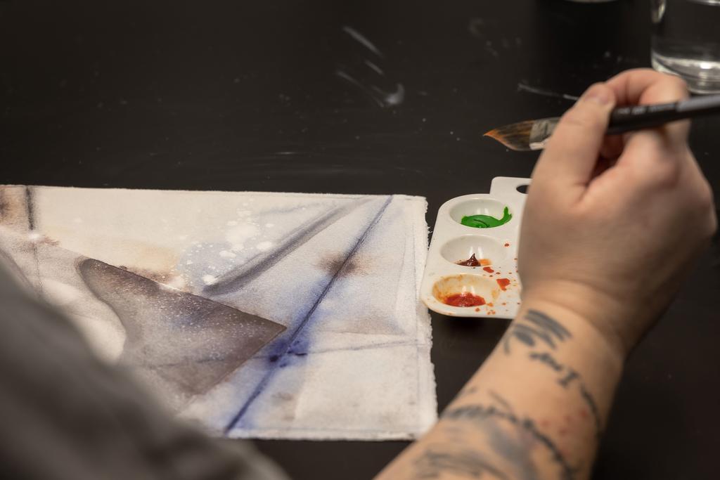  Här finns ett hobbyrum med plats för kreativitet eller hemmakontor