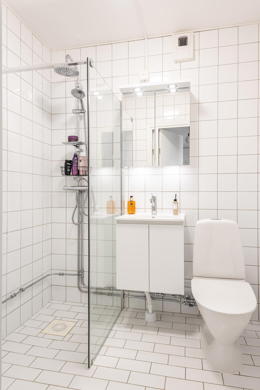 I badrummet är det förberett för tvättmaskin