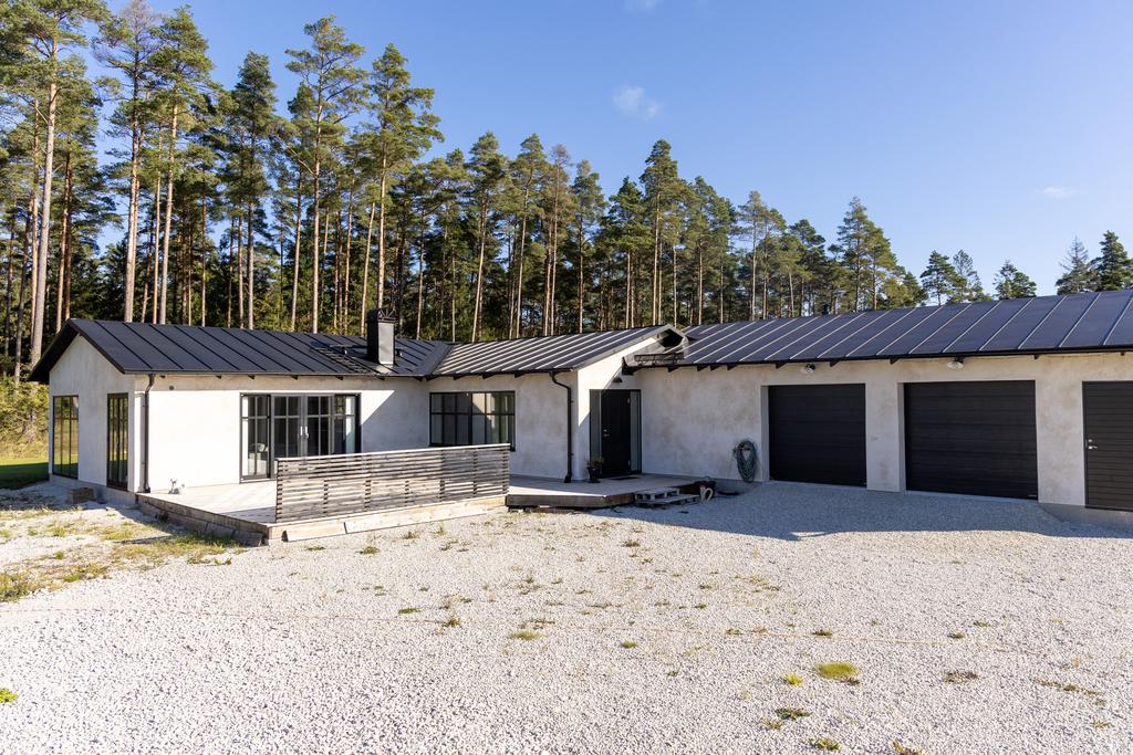 Bostadshus och garage