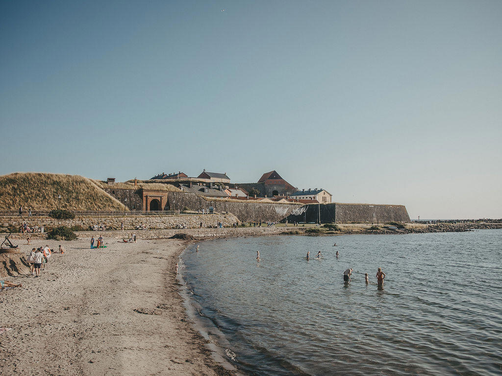 Barnens badstrand och Varbergs fästning 