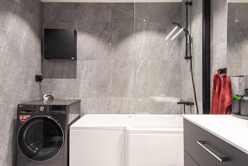 Badrummet är även utrustat med en tvättmaskin