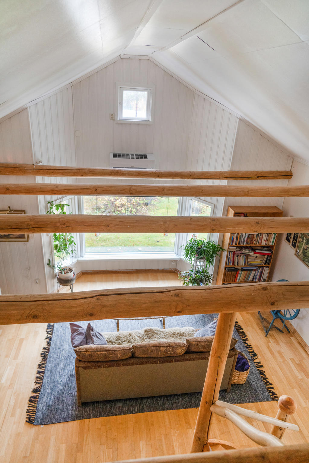 Huvudstuga - vy från loft