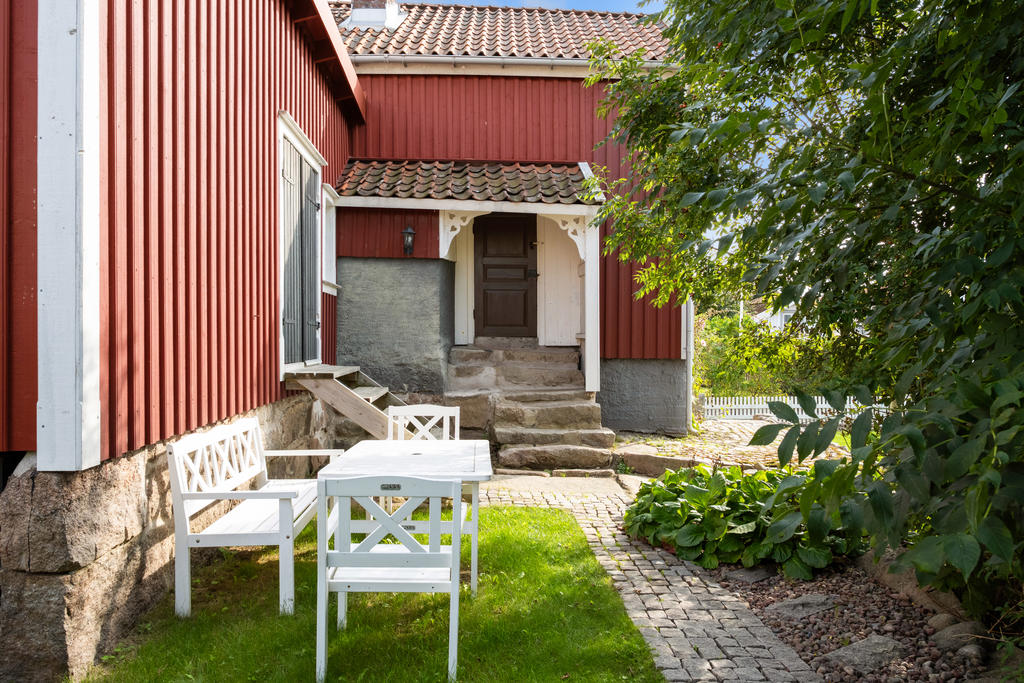 Uteplats i trädgården.