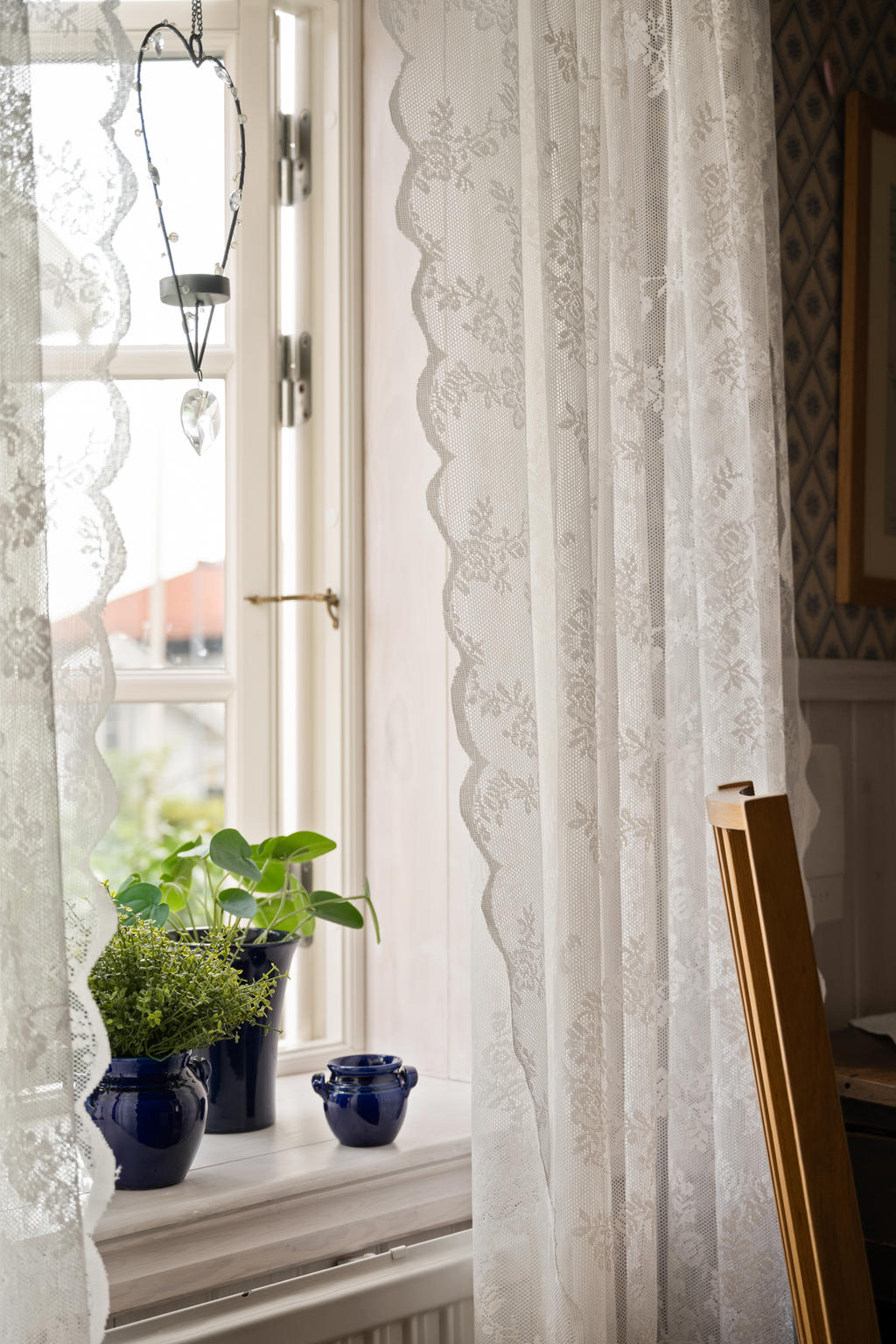 Detaljbild köksfönster.