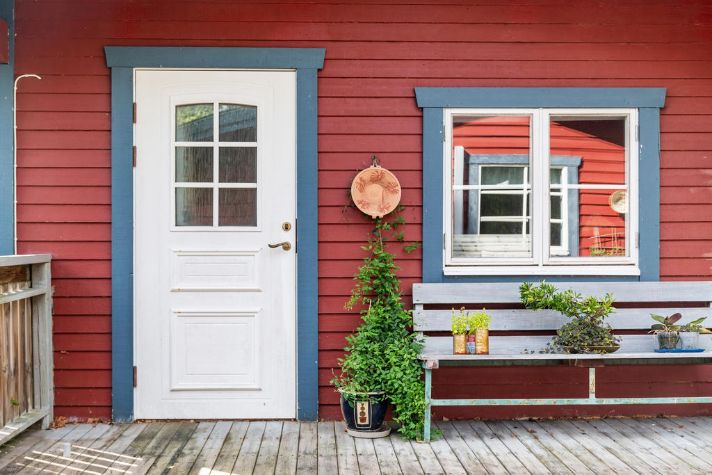 Gästhuset blir en perfekt tillflykt för övernattande gäster eller en egen fristad för tonåringar.