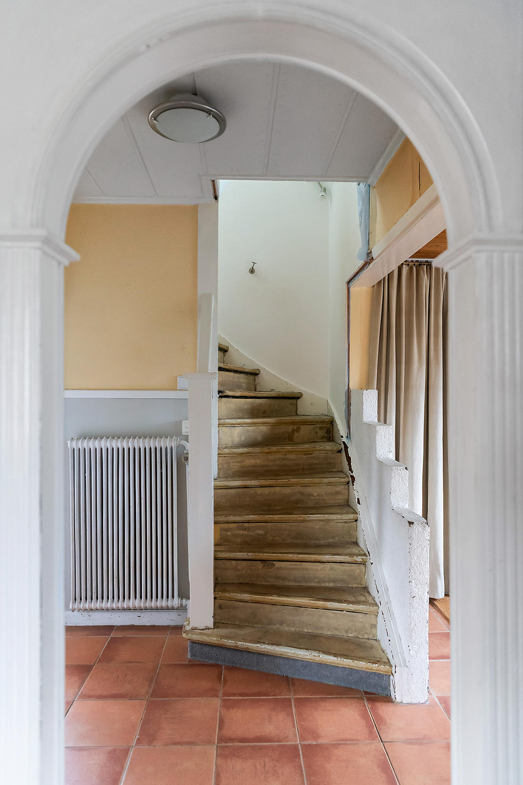 Trappa upp till ovanvåningen. 