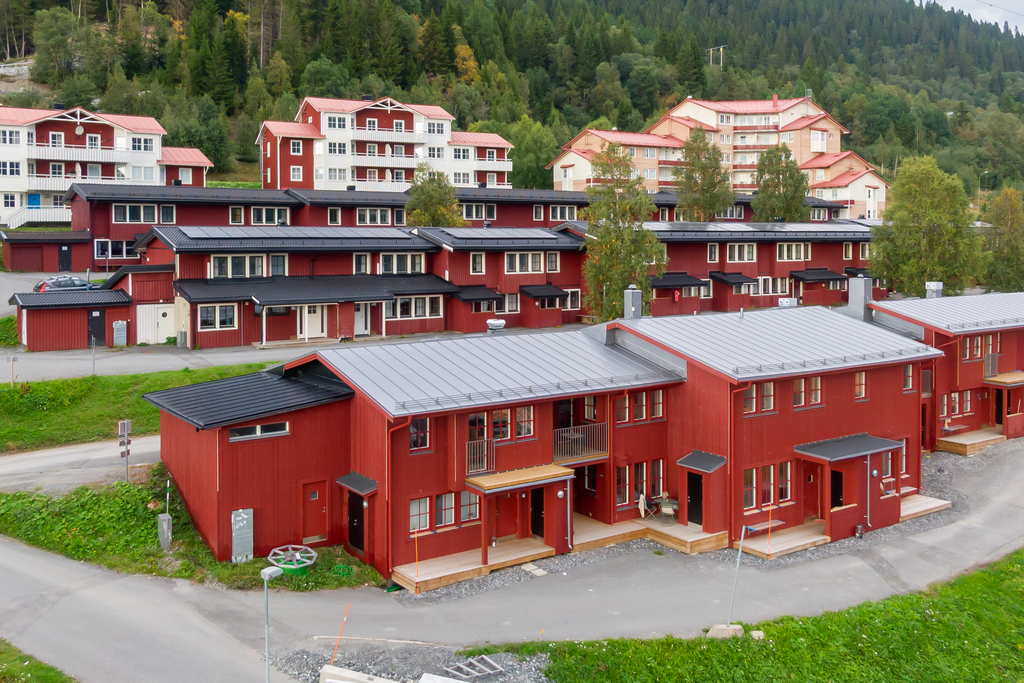 Föreningen har nyligen gjort en större uppdatering av byggnaderna med bland annat tilläggsisolering, ny ytterpanel och nytt tak.