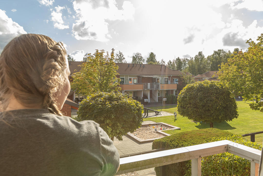 Fin utsikt över innegården från balkongen