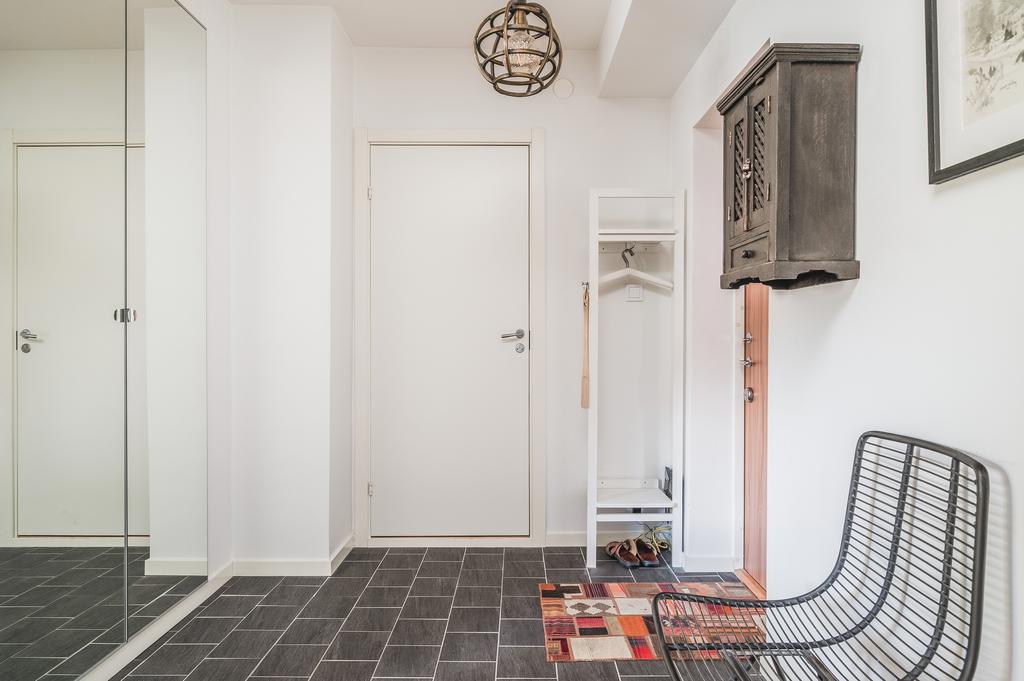 Hall med klinkers och golvvärme 