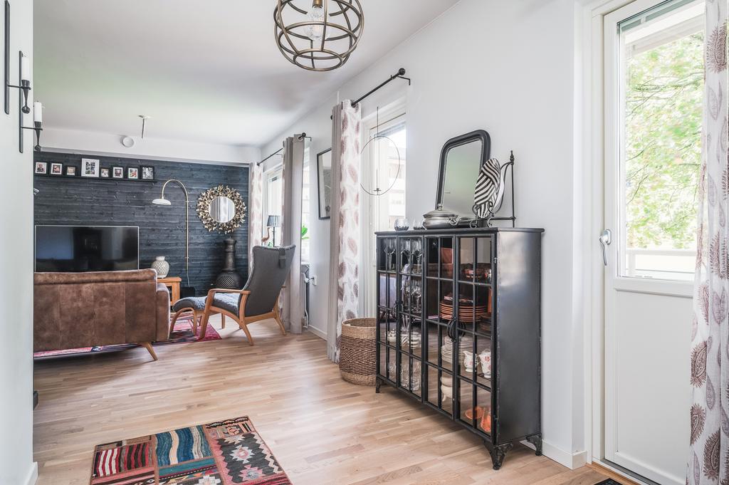 Två utgångar till balkongen 