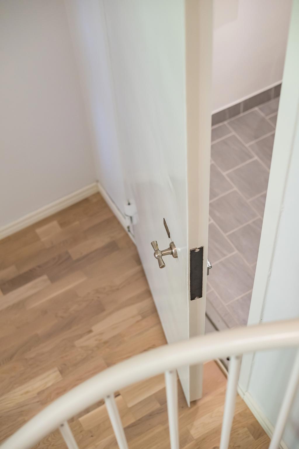 Rejäl dörr till tvättstugan 