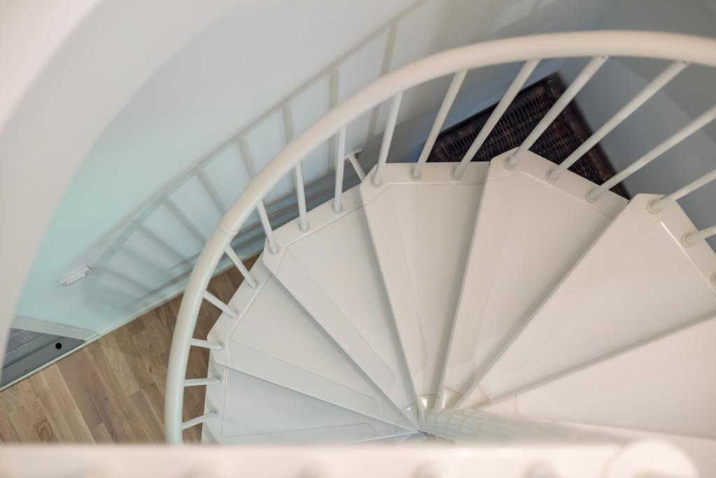 Spiraltrappa ner till källarvåningen 