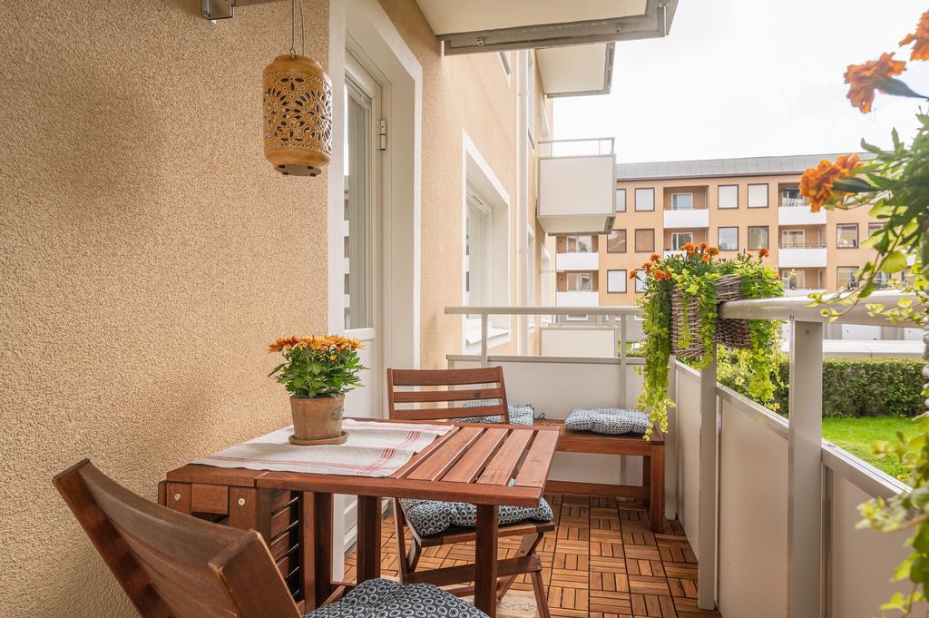 Här kan du njuta av svalkande skugga under trädet 