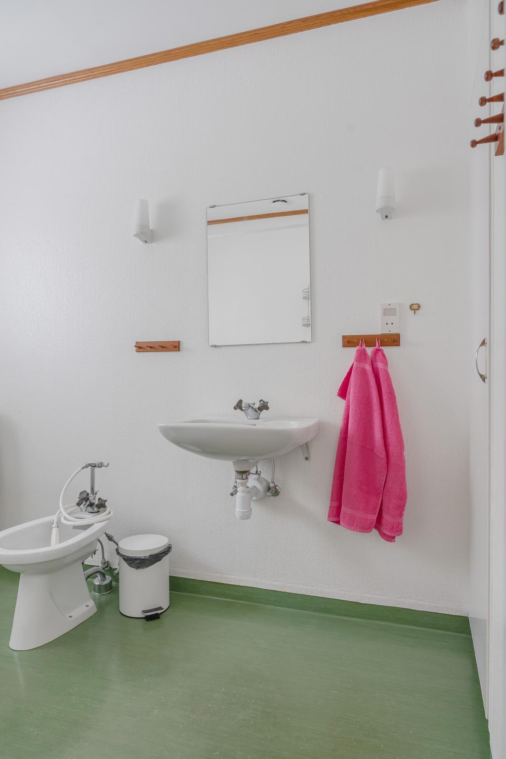 Badrum på entréplan.