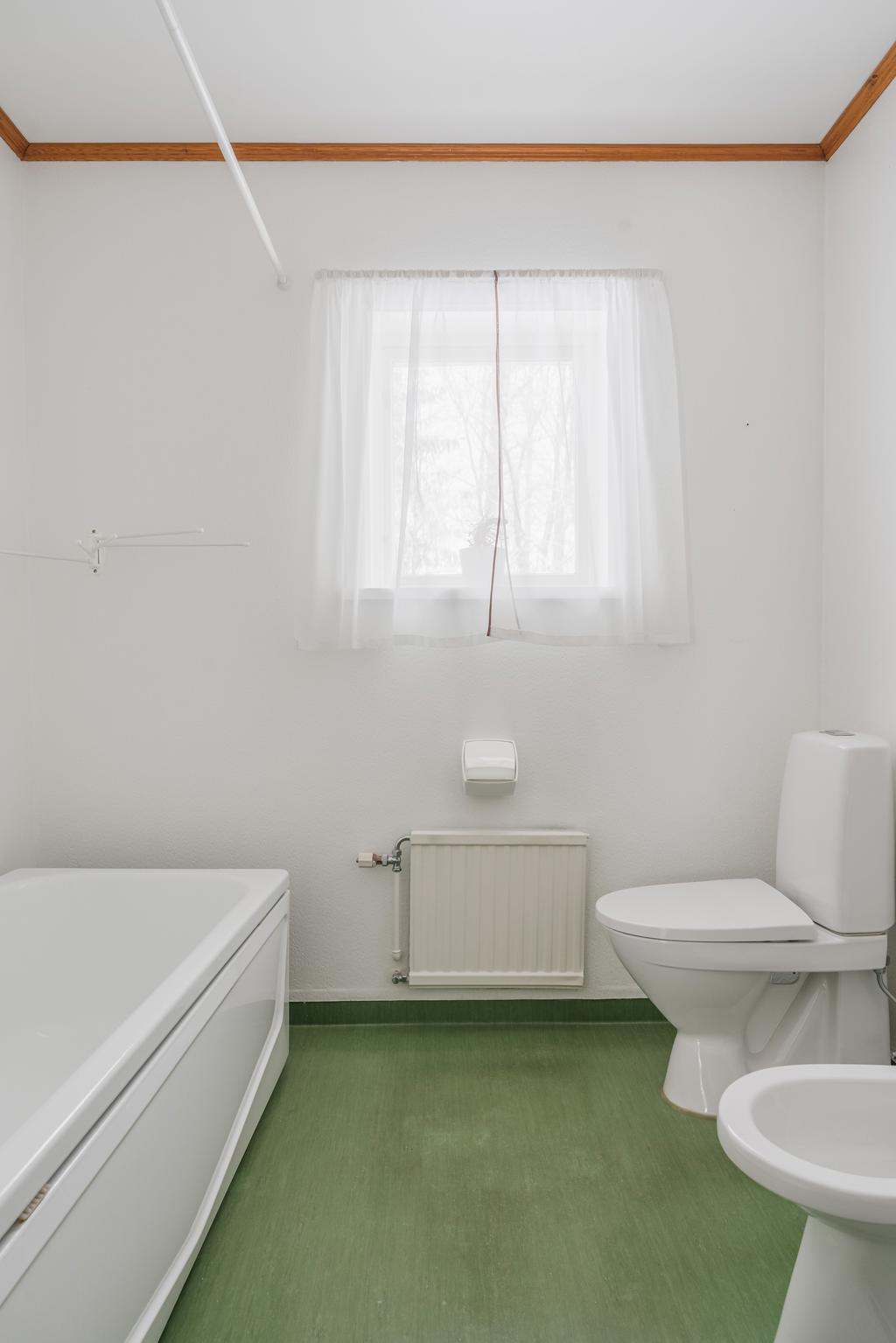 Badrum på entréplan.