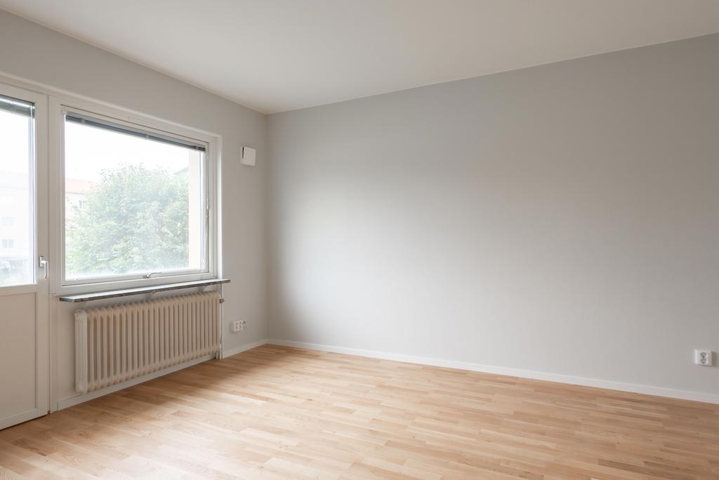 Lägenheten är målad i ljusa och stilrena kulörer