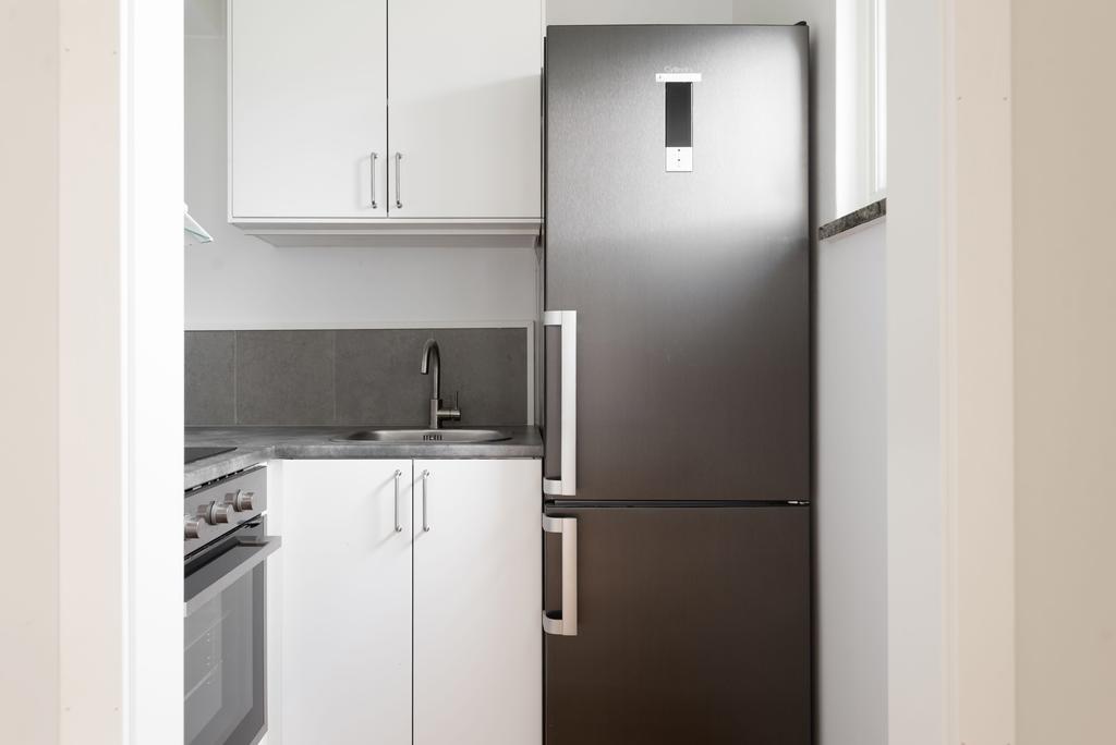 Stilrent och modernt kök från Ikea som installerades 2025