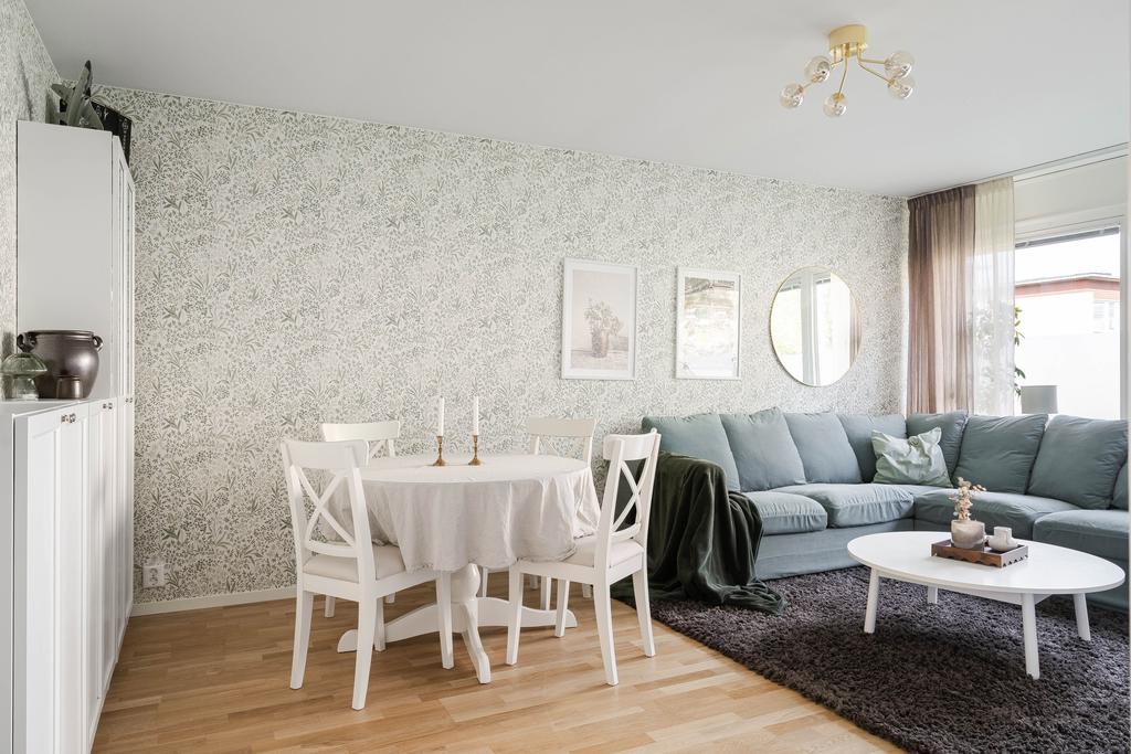 Utrymme för såväl matplats som soffgrupp