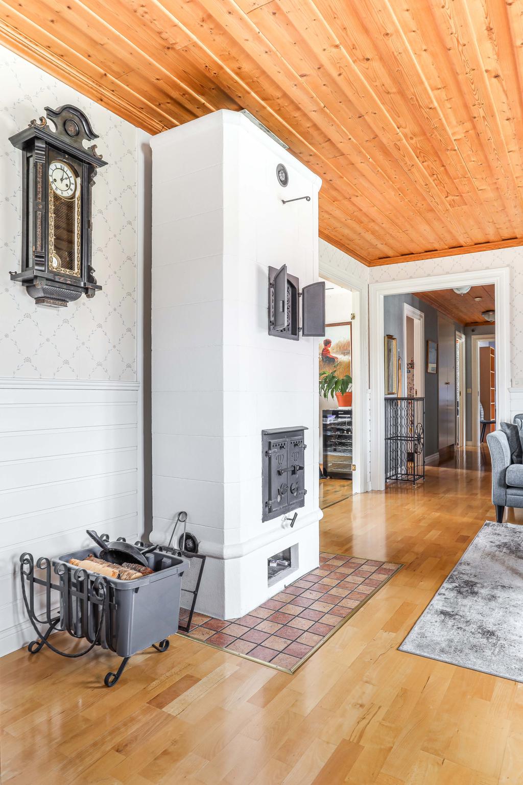 Snygg Cronspis med kakelugns utseende