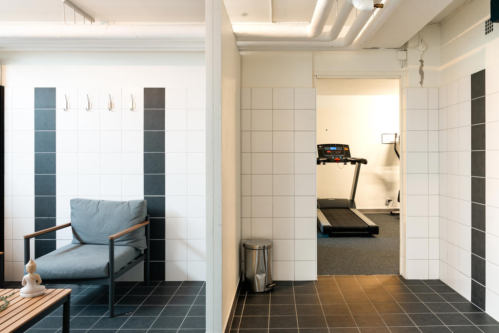 Gym, bastu och dusch utrymme i föreningen
