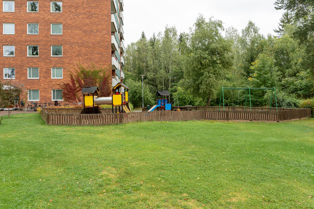 Lekpark utanför huset