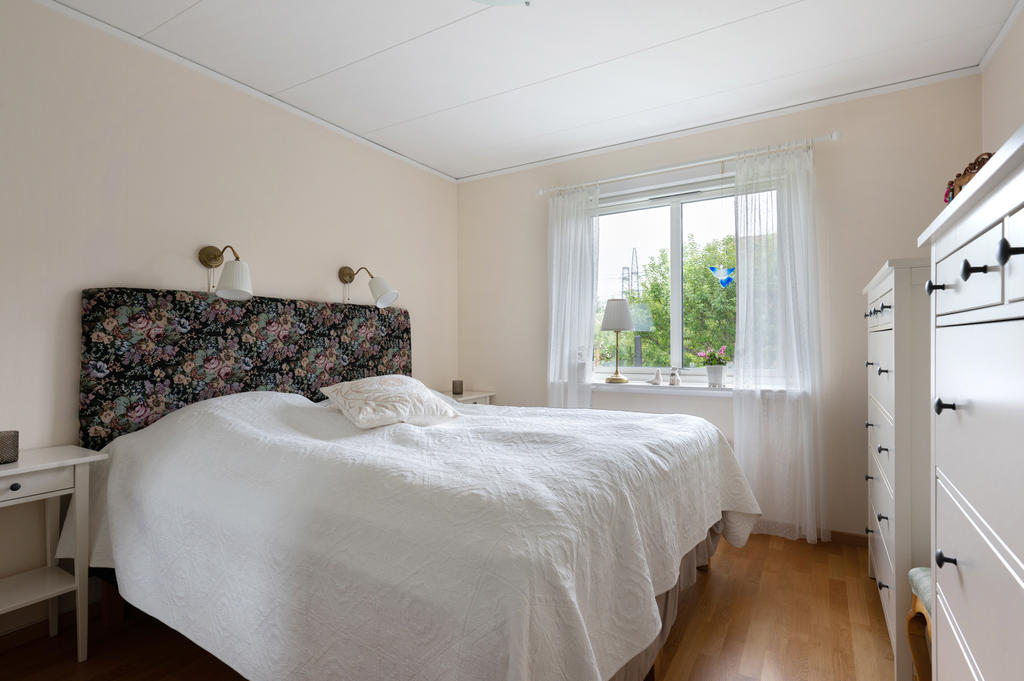 Sovrum på entréplan