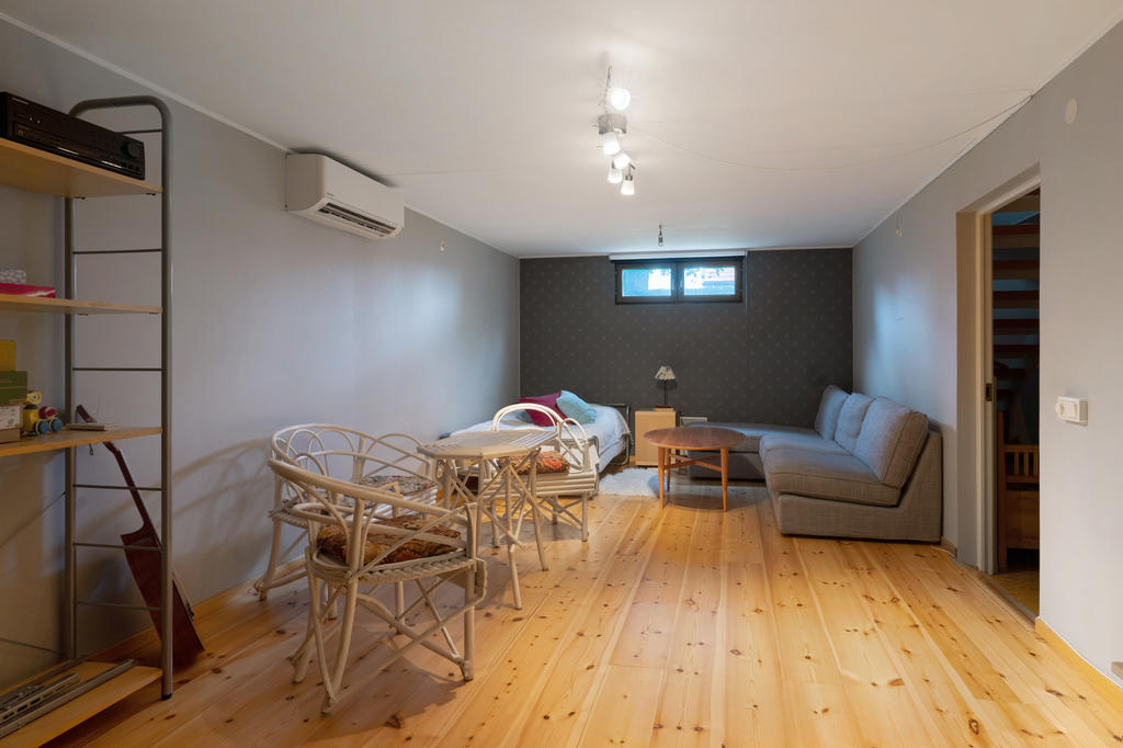 Gillestuga i källarplan