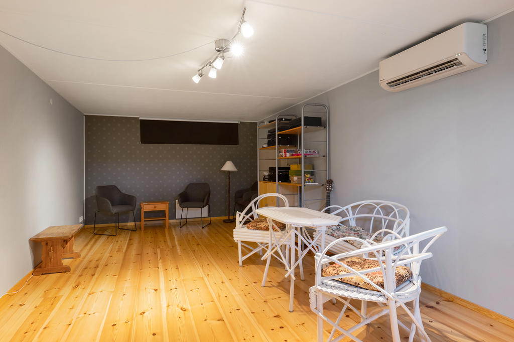 Gillestuga i källarplan