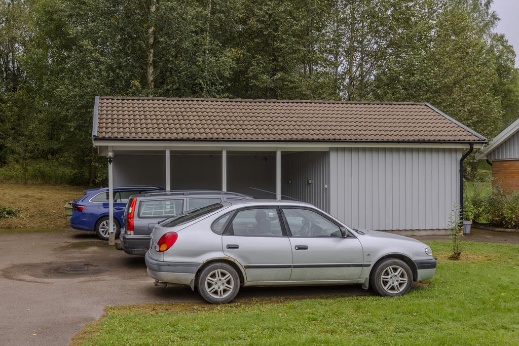 Carport och förråd
