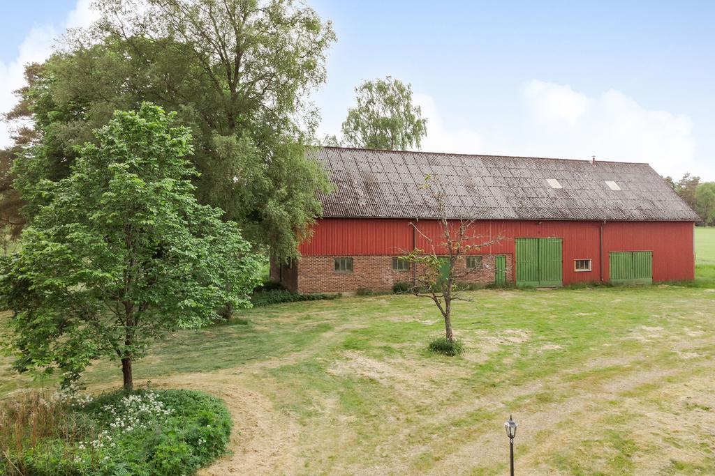 Stor ekonomibyggnad som har många möjligheter.