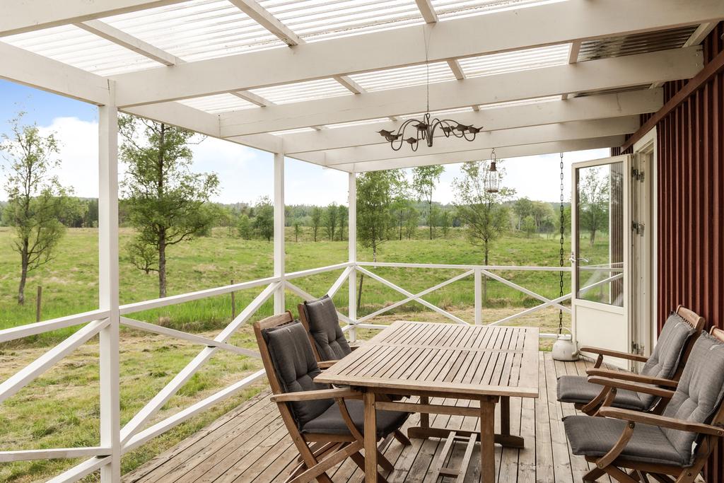 Här sitter man så bra och njuter av naturen och fågelkvitter.