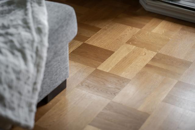 Vacker parkett i vardagsrum