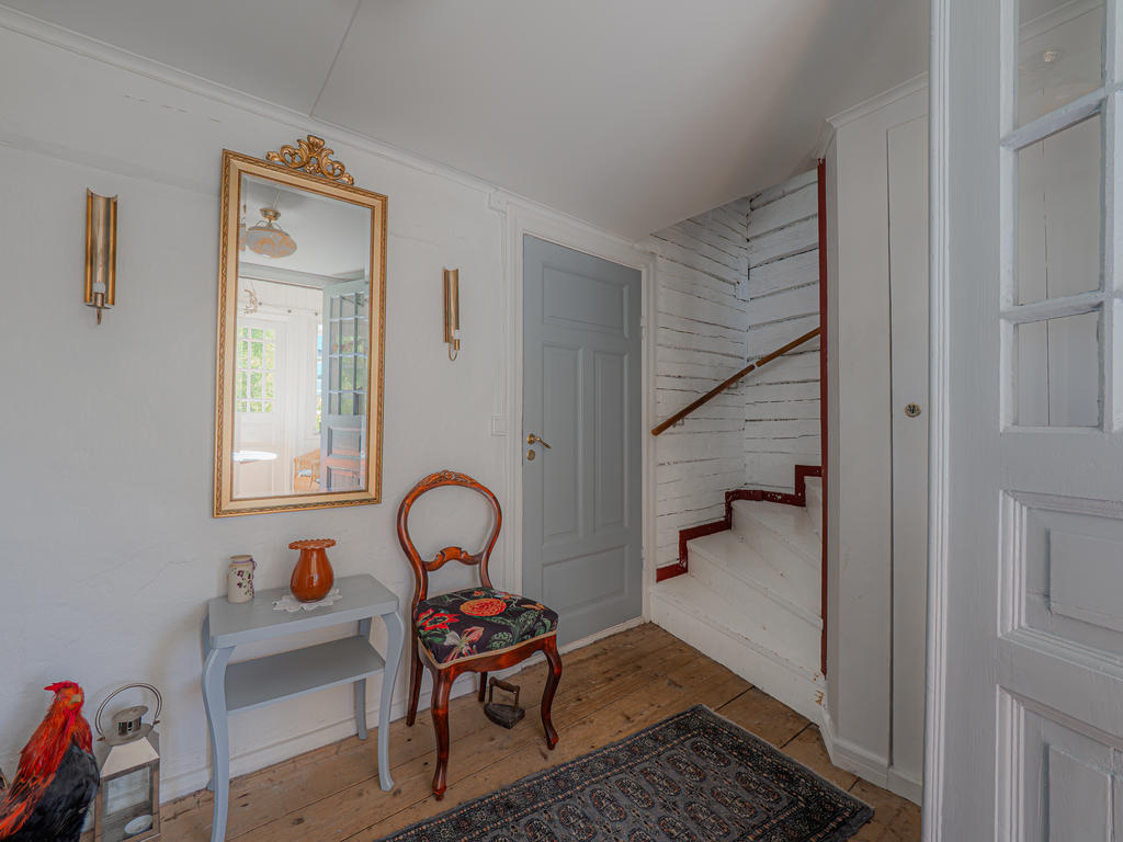 Inre hall med trappa