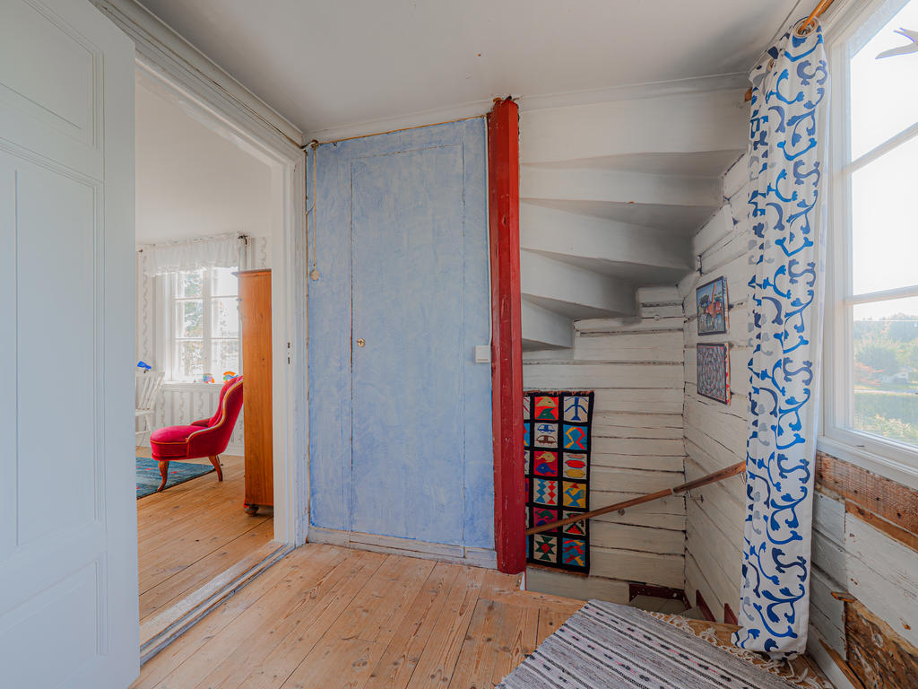 Övre hall med trappa till vinden