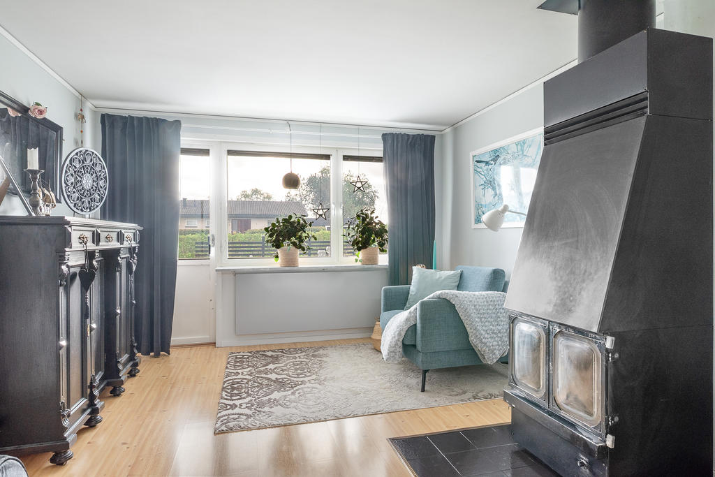 Allrum med utgång till altan