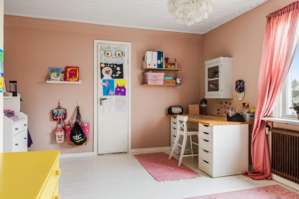 Sovrum 3 med ingång till klädkammare
