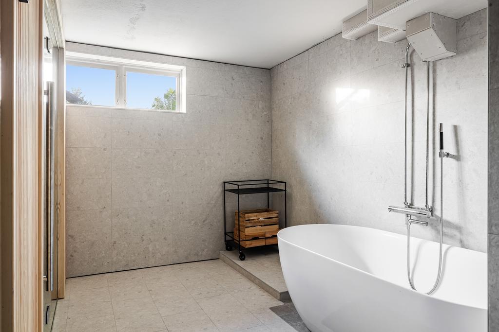 Spa med bastu, dusch och badkar