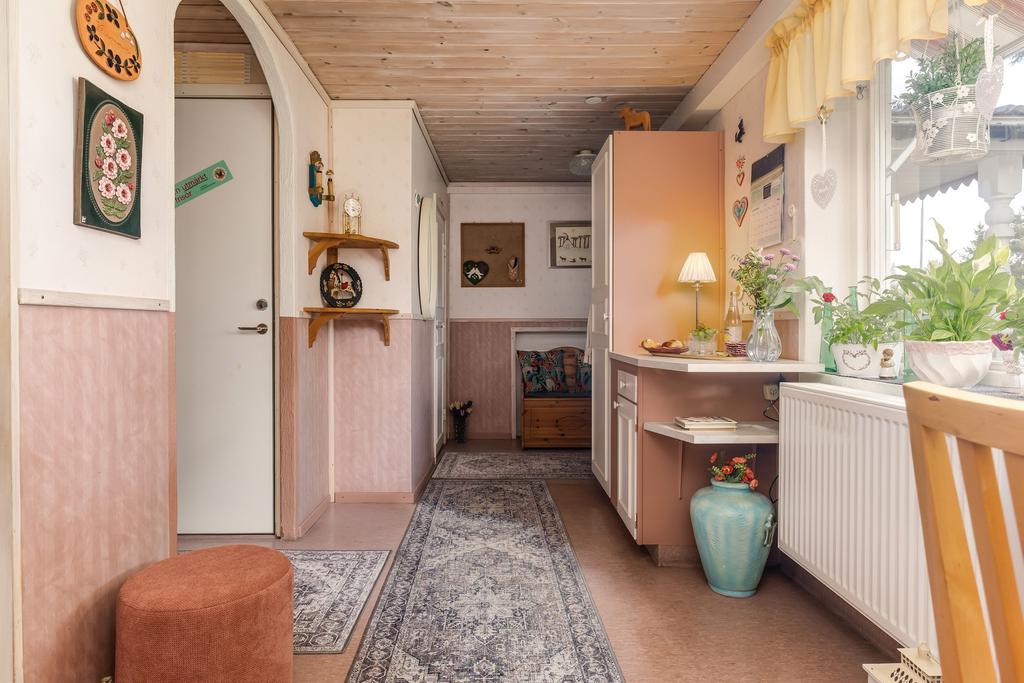 Mot toalett och egen ingång