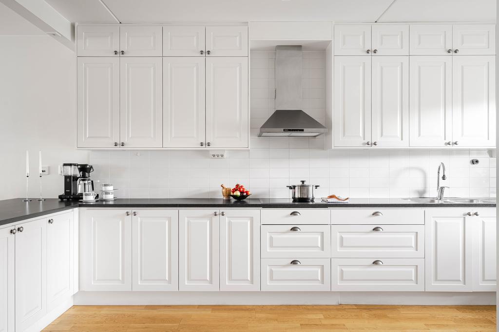 Vedumkök i lantlig stil