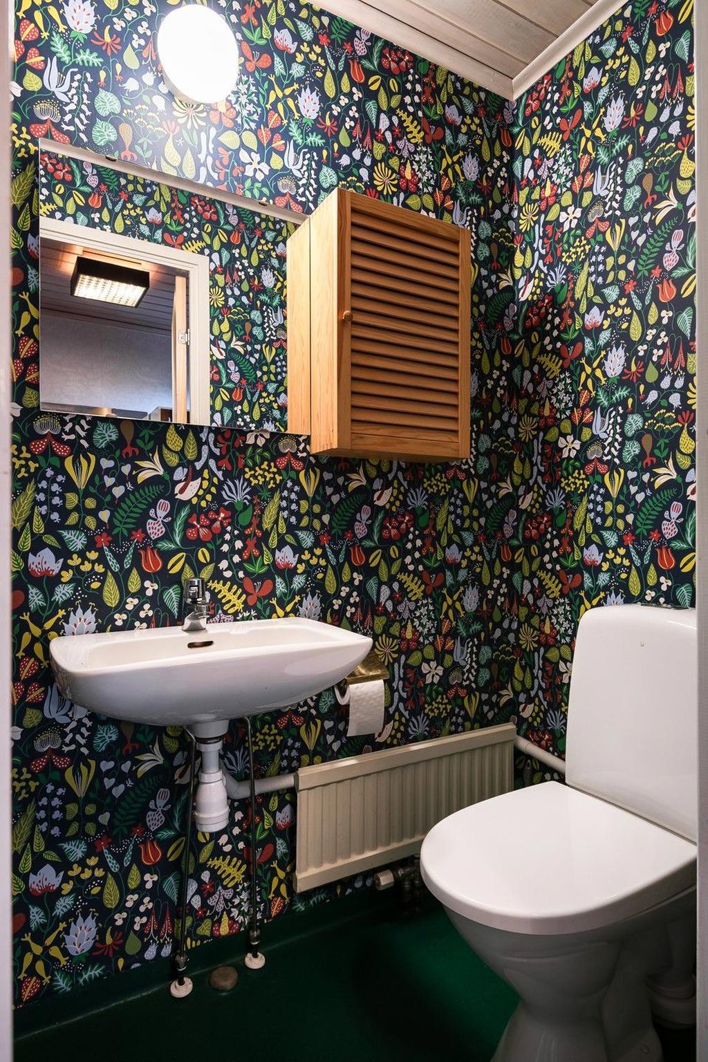 Gästtoalett på ovanvåningen