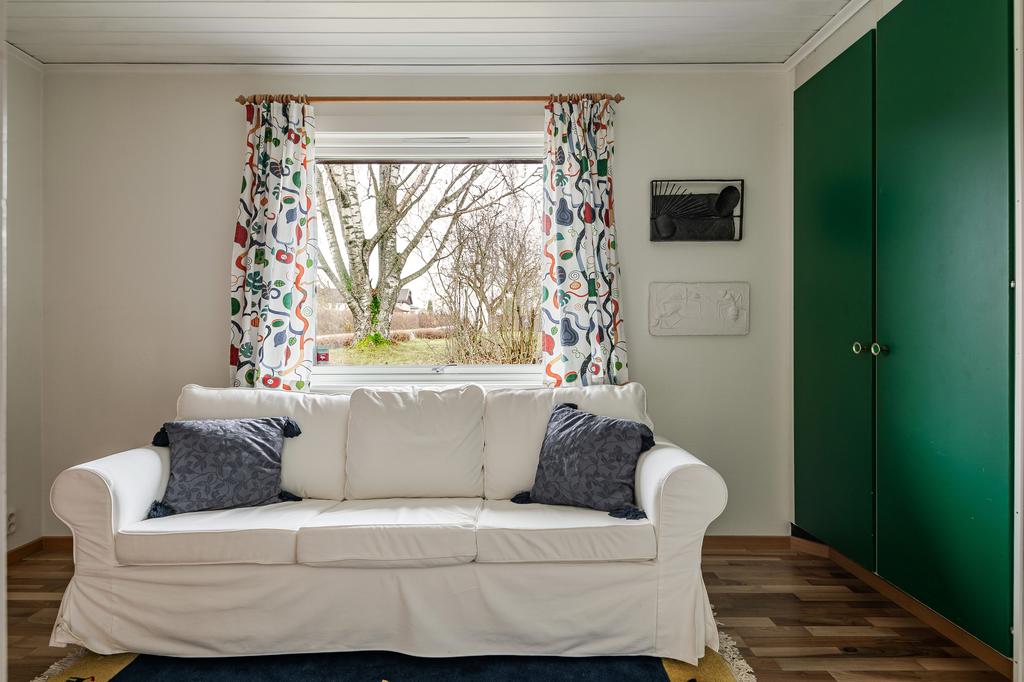 Sovrum 1 ligger intill entrén. 