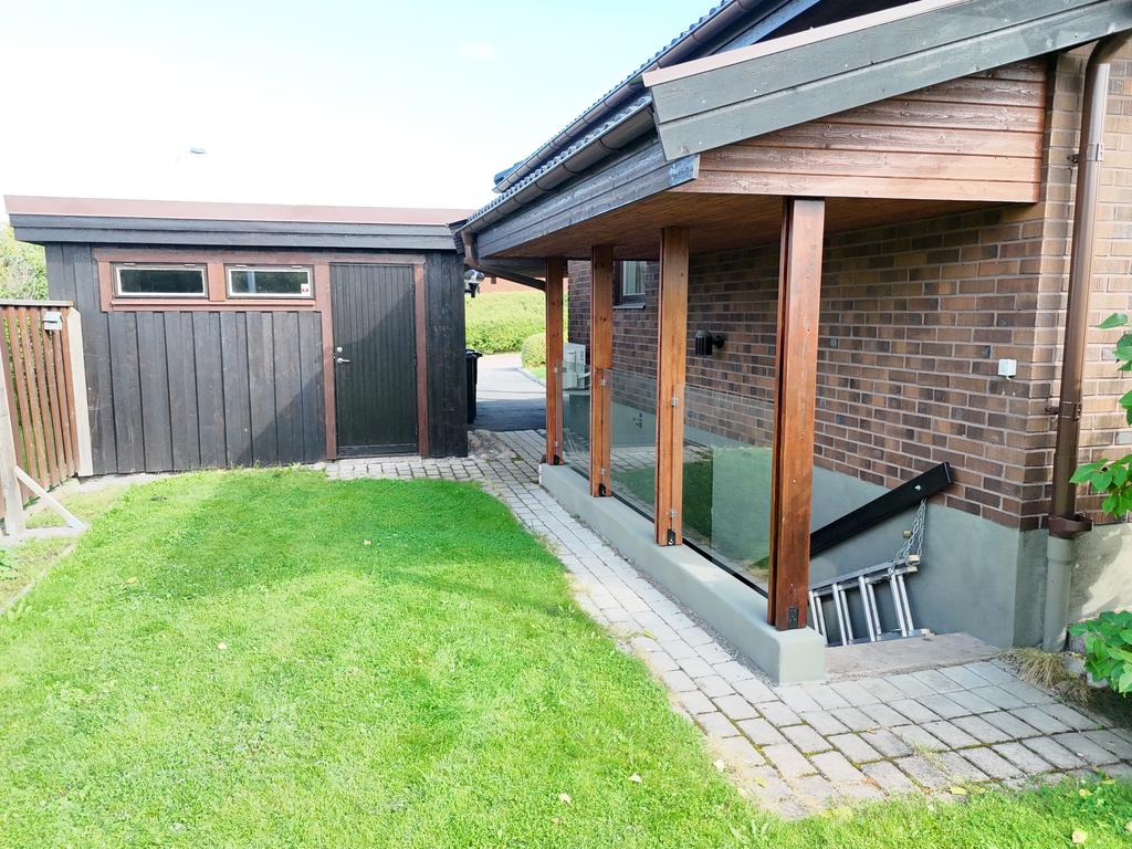 Trappan till källaren har fått ett tak