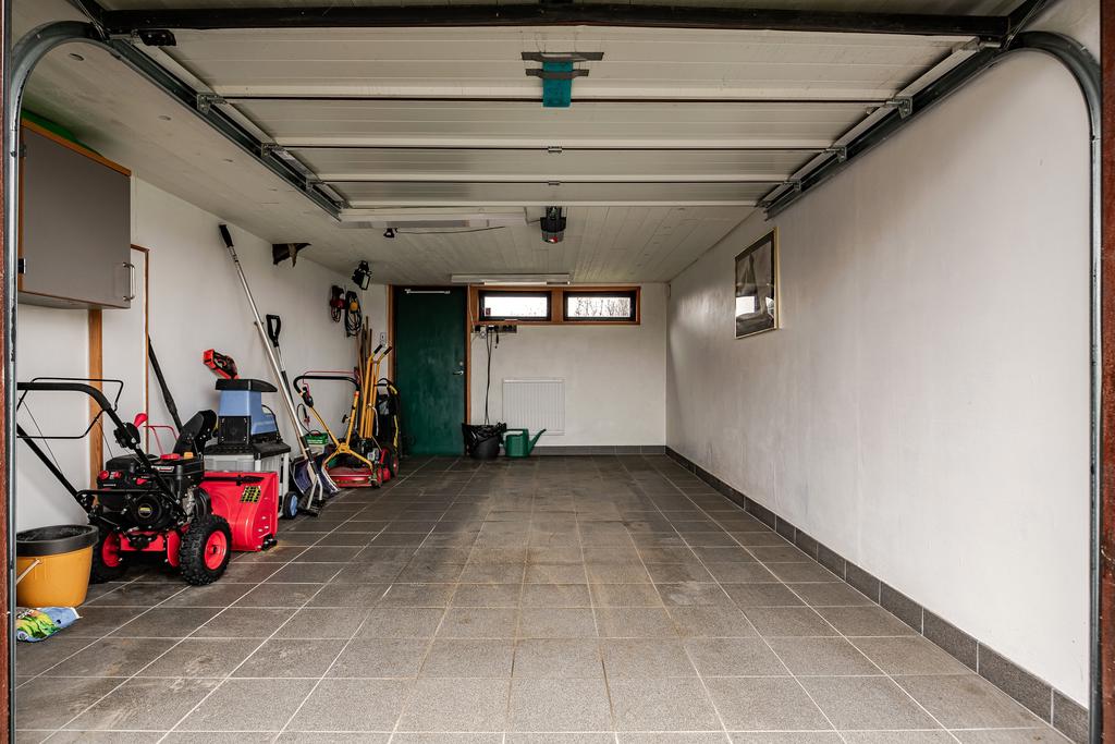 Garage med el-port