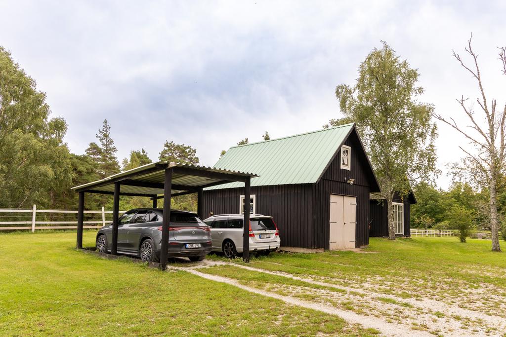 Carport garage och gäststuga