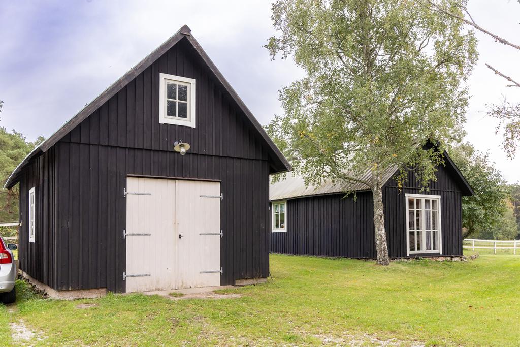 Garage och gäststuga