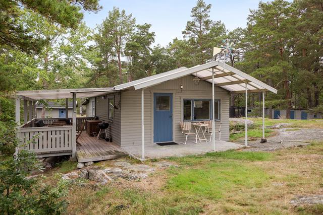 Huvudstuga med altan