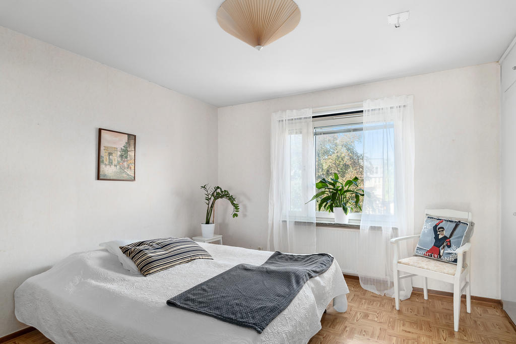 Sovrum med inbyggda garderober