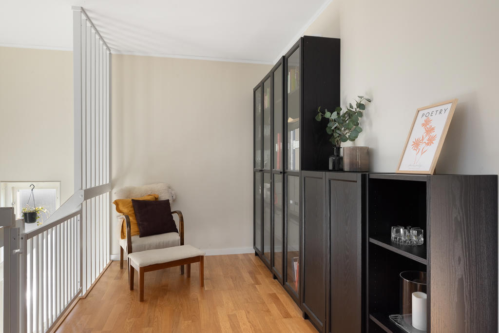 Möblerbar hall på övreplan