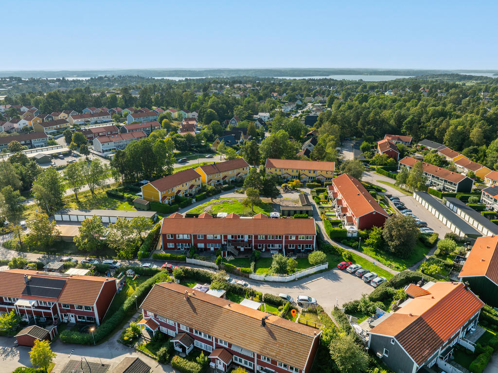 Drönarbild från öster mot Mälaren